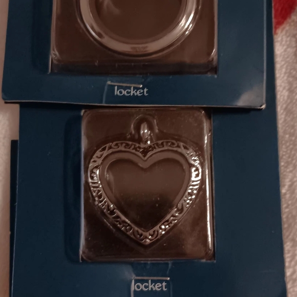 Jewelry - Picture 2 of 9